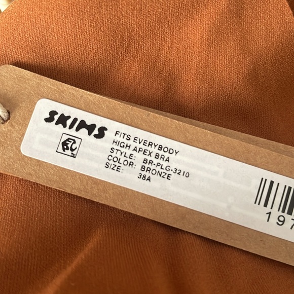 SKIMS Fits Everybody High Apex Bra - Picture 3 of 6